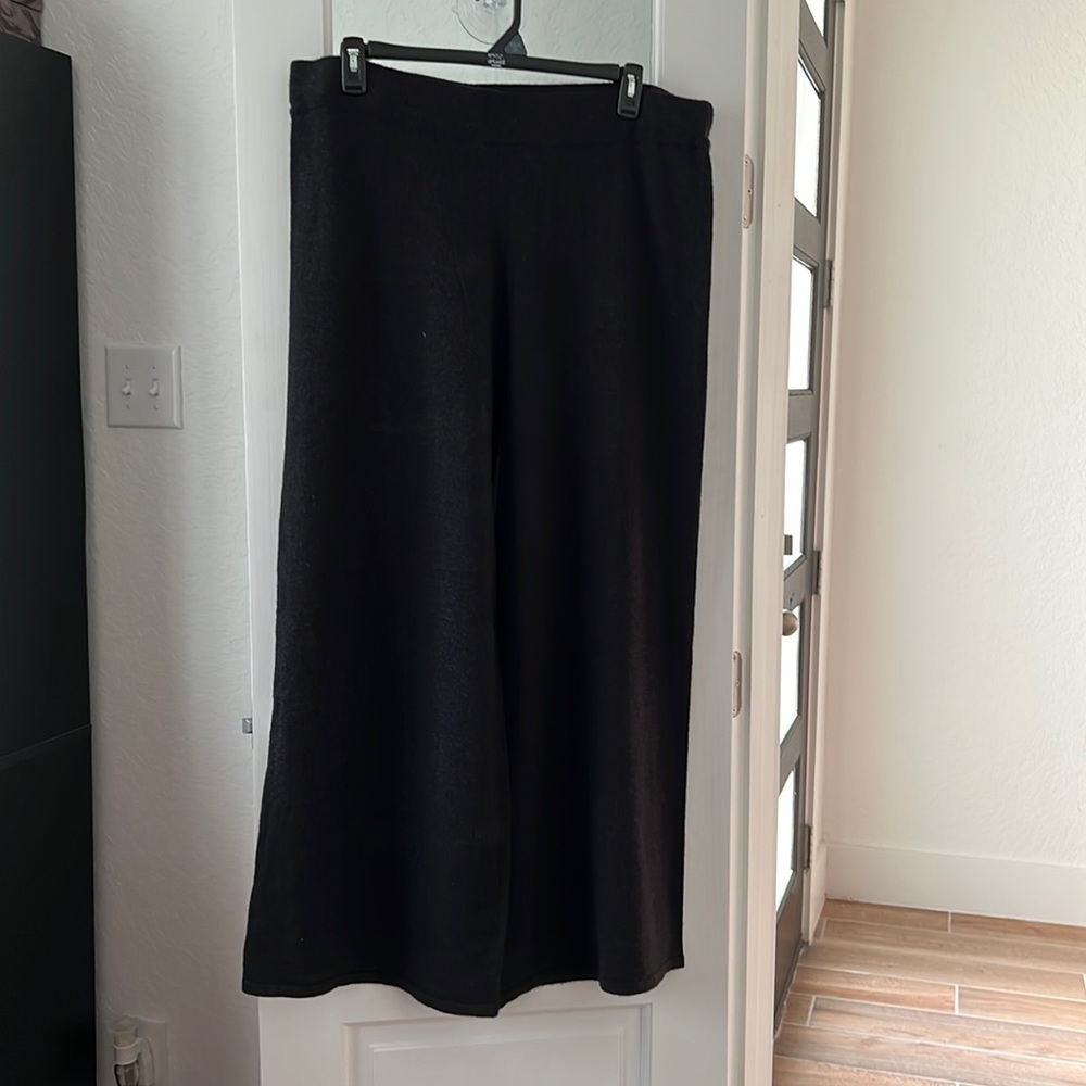 Wide leg, elastic waist black pants made of   Super lightweight sweater fabric!